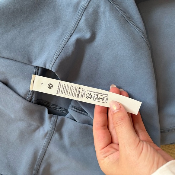 NWT Lululemon Align High-Rise Short 6" Washed Denim Size 12 - Picture 6 of 9